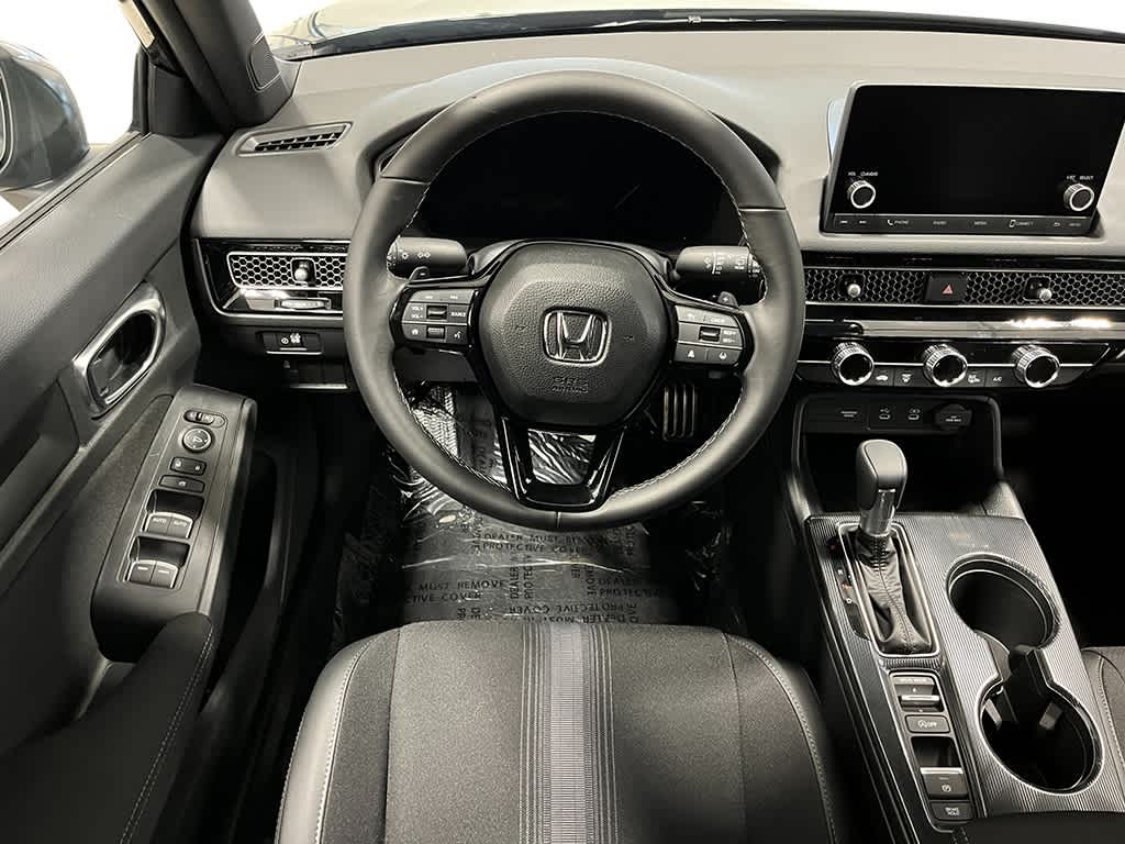 Vehicle image 16 of 25