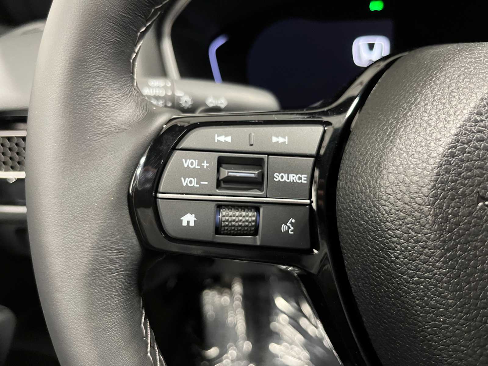 Vehicle image 22 of 25