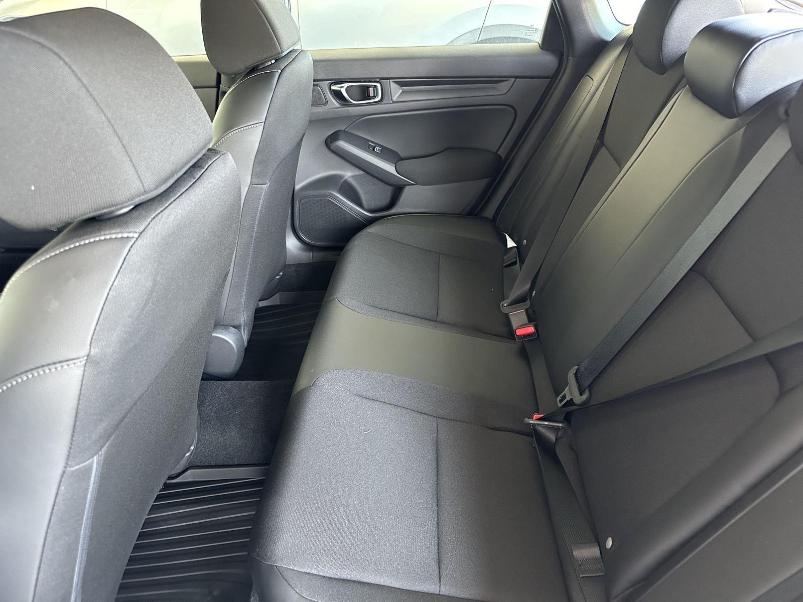 Vehicle image 11 of 29