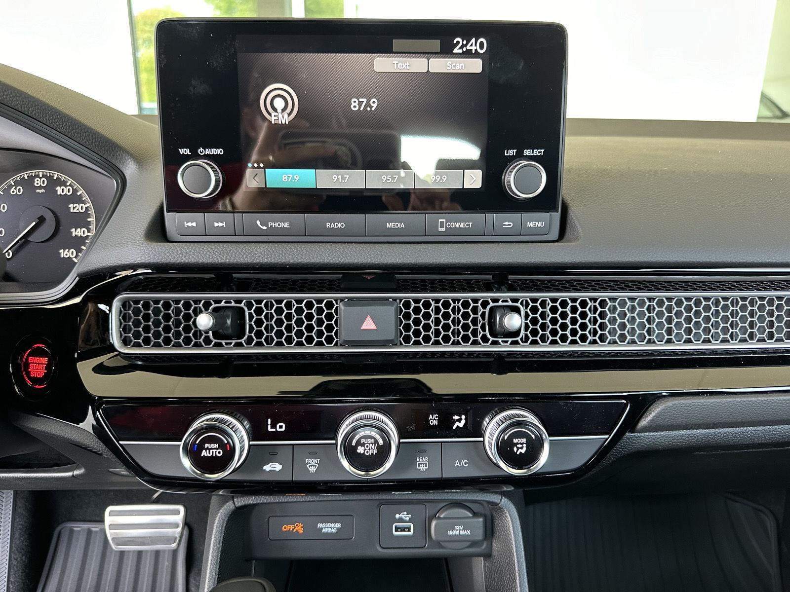 Vehicle image 23 of 29
