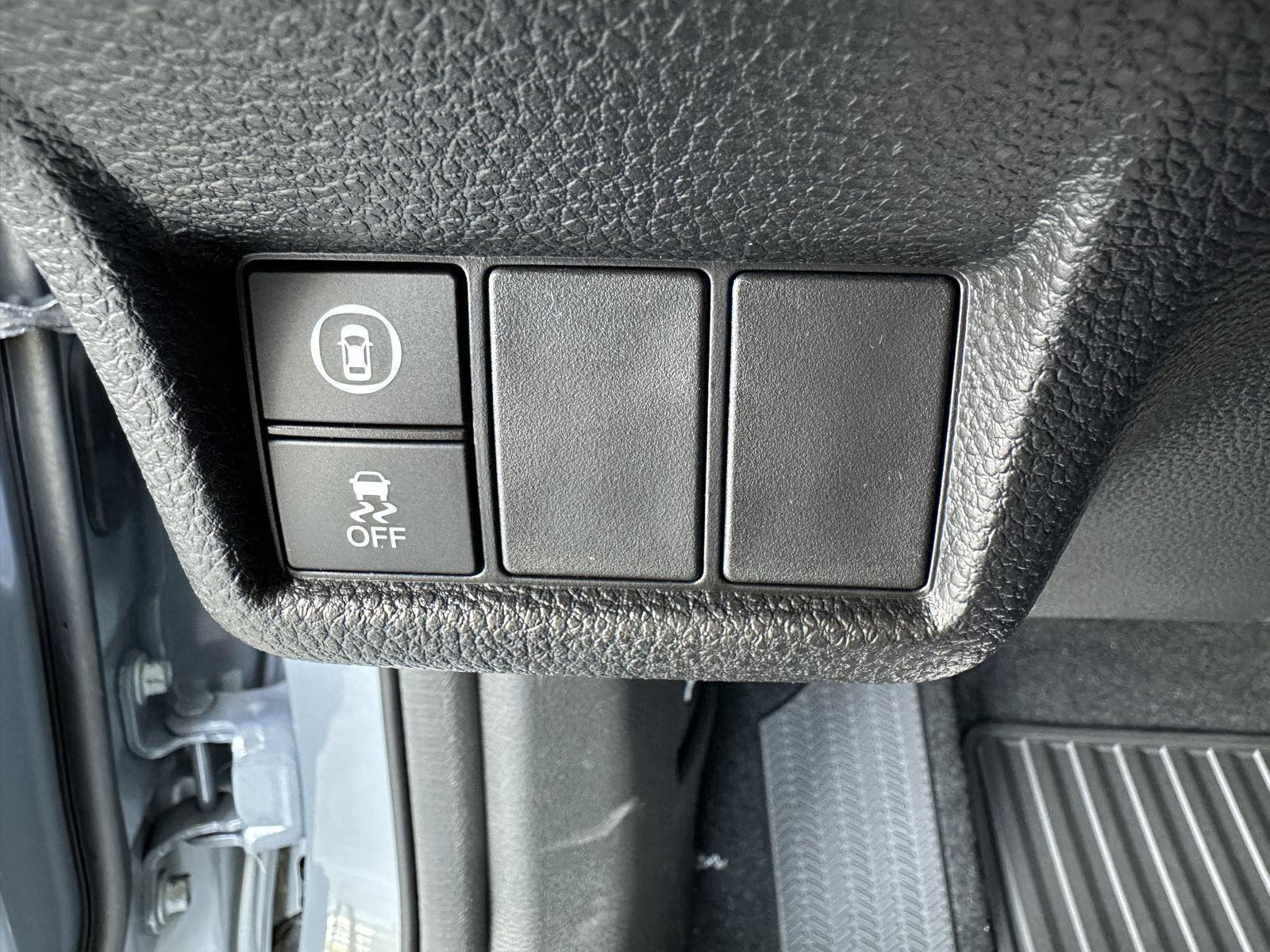 Vehicle image 17 of 29