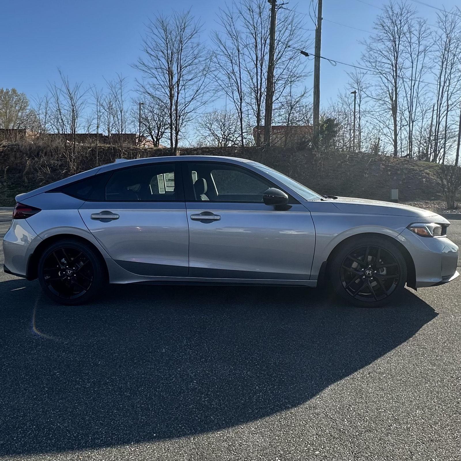Vehicle image 4 of 29