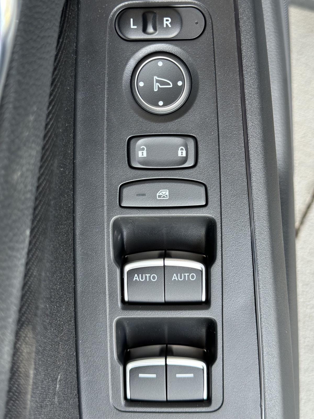 Vehicle image 15 of 29