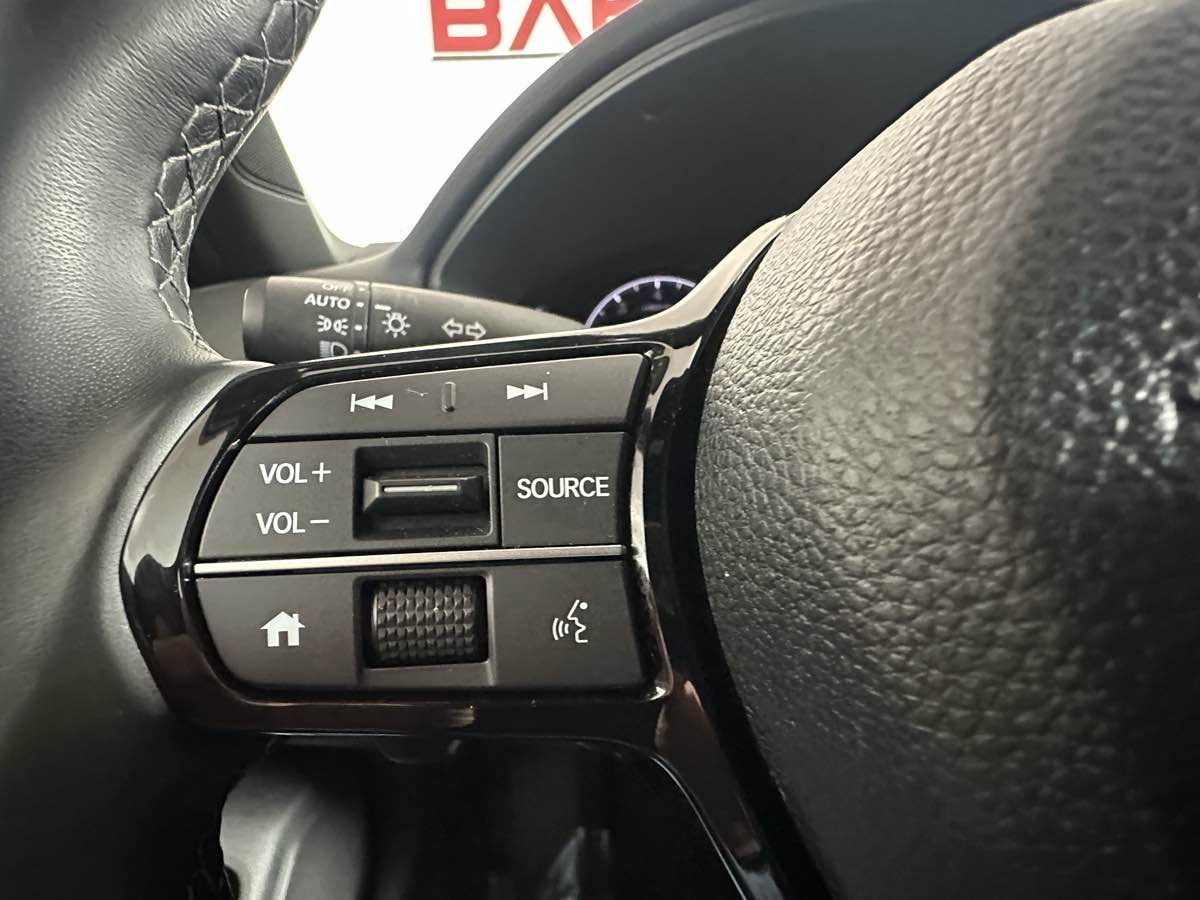 Vehicle image 29 of 43