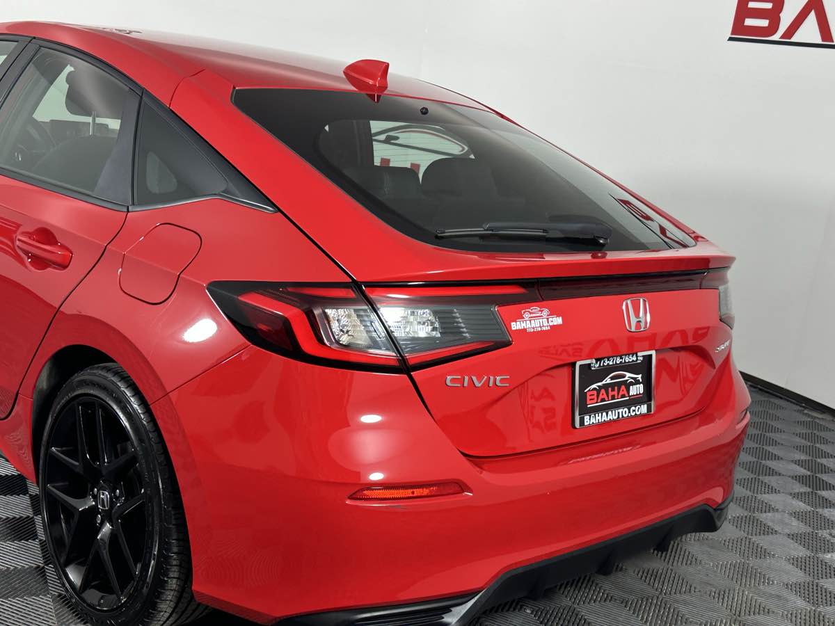 Vehicle image 14 of 43