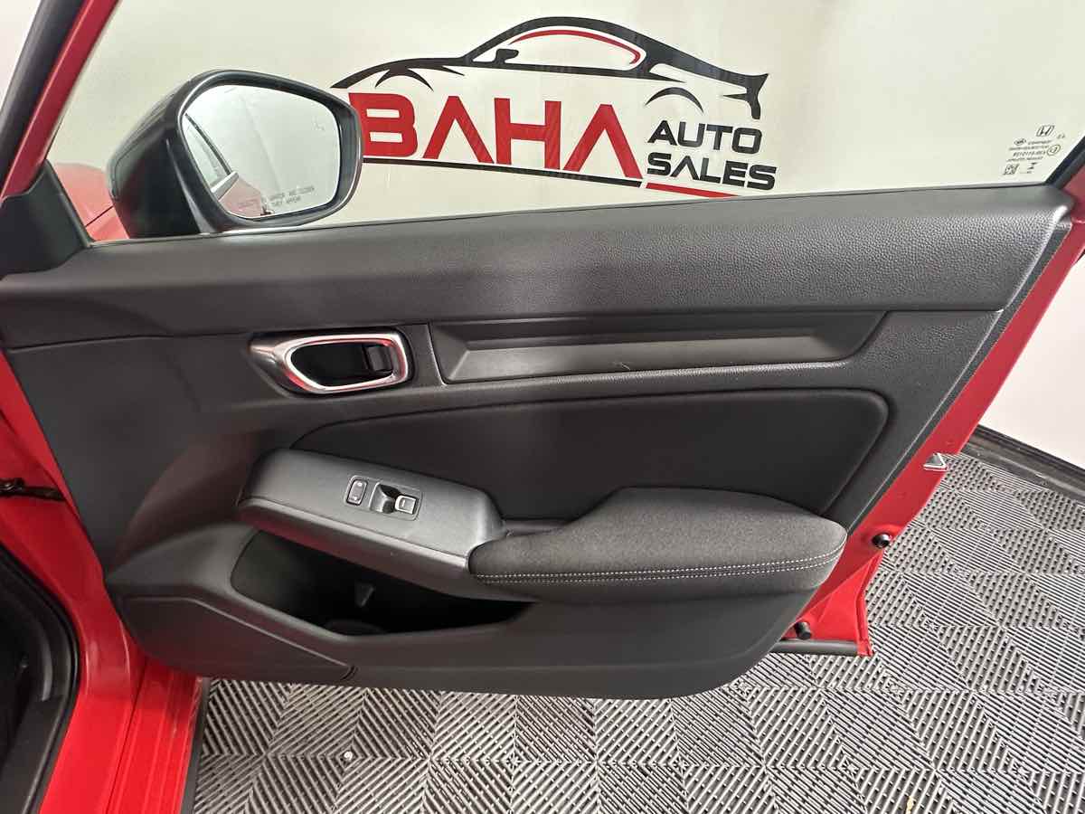 Vehicle image 17 of 43