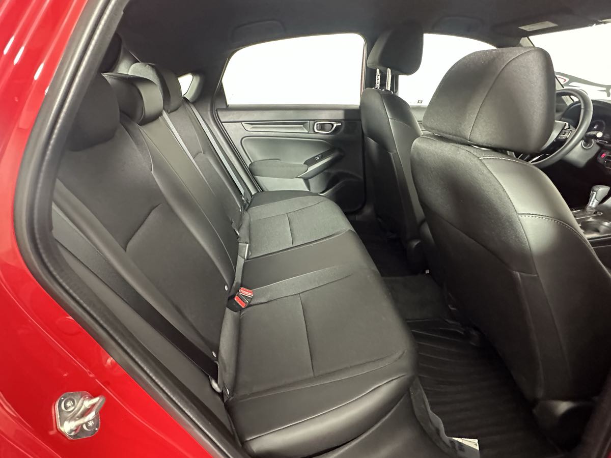Vehicle image 26 of 43