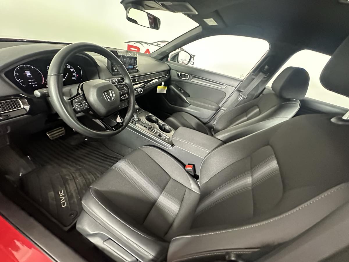Vehicle image 21 of 43