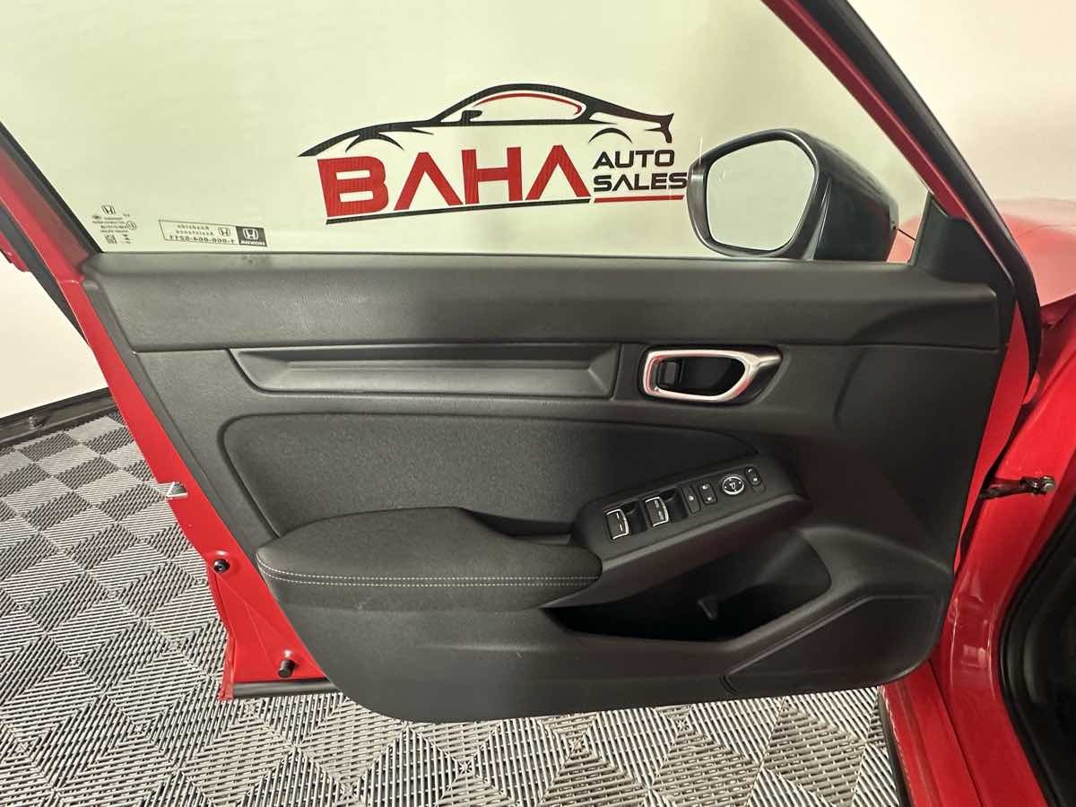 Vehicle image 16 of 43