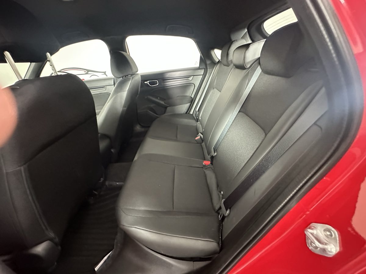 Vehicle image 25 of 43