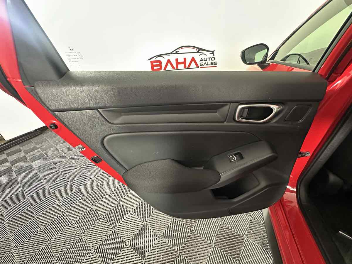 Vehicle image 18 of 43