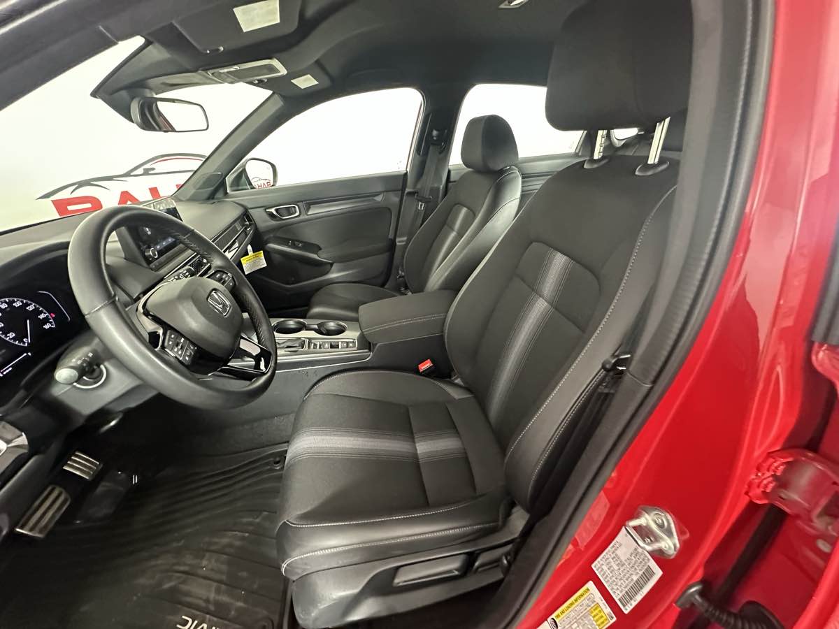 Vehicle image 23 of 43