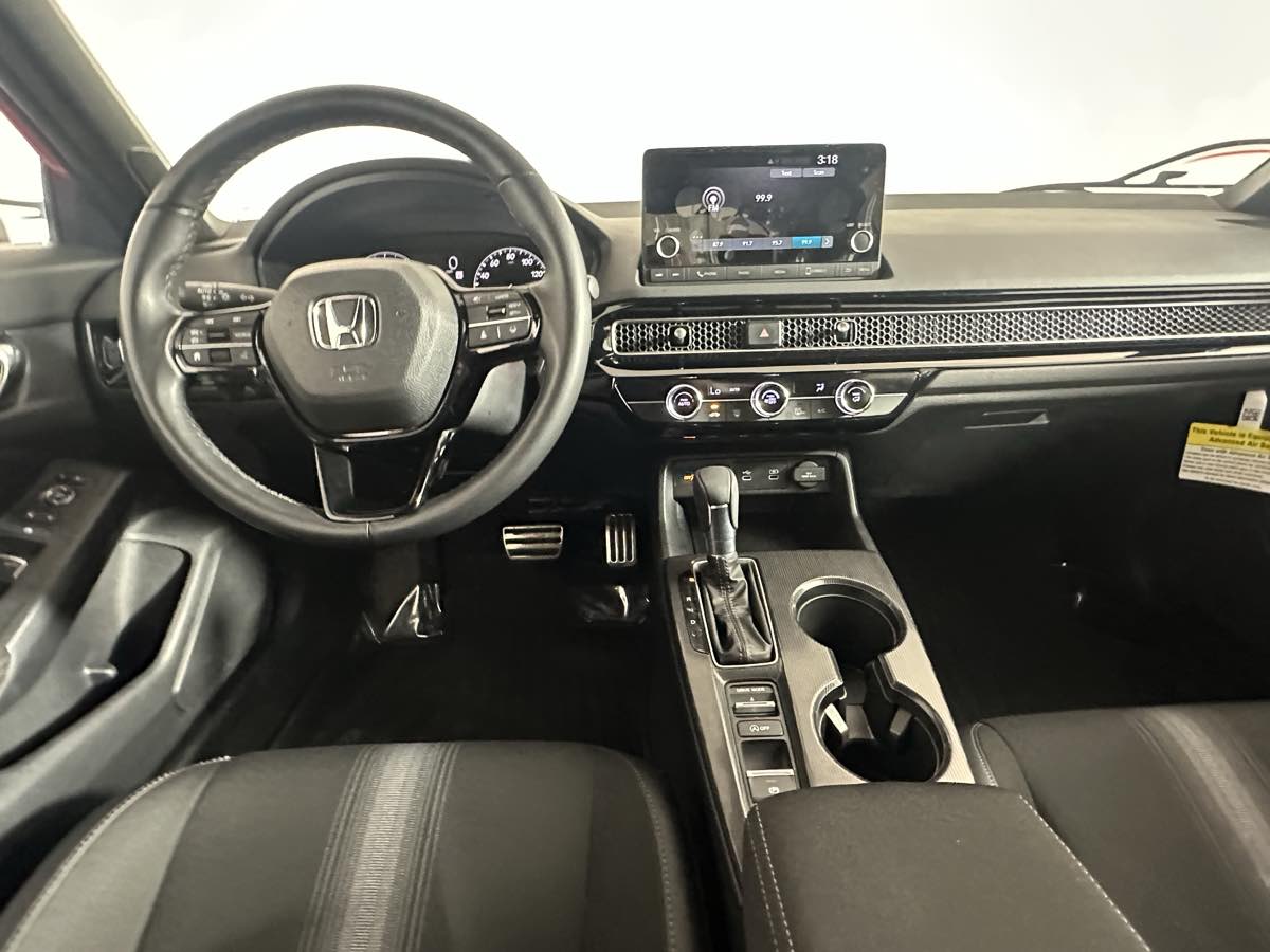 Vehicle image 27 of 43