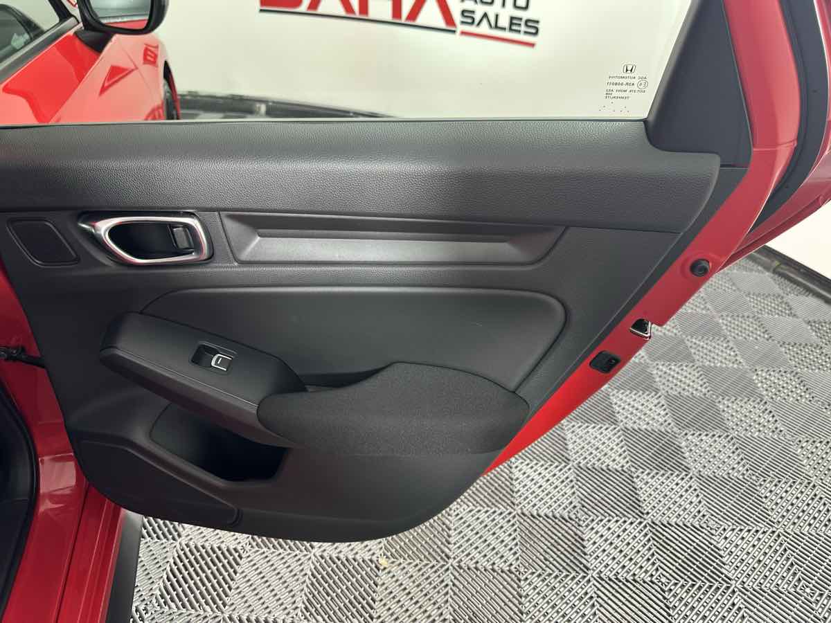 Vehicle image 19 of 43