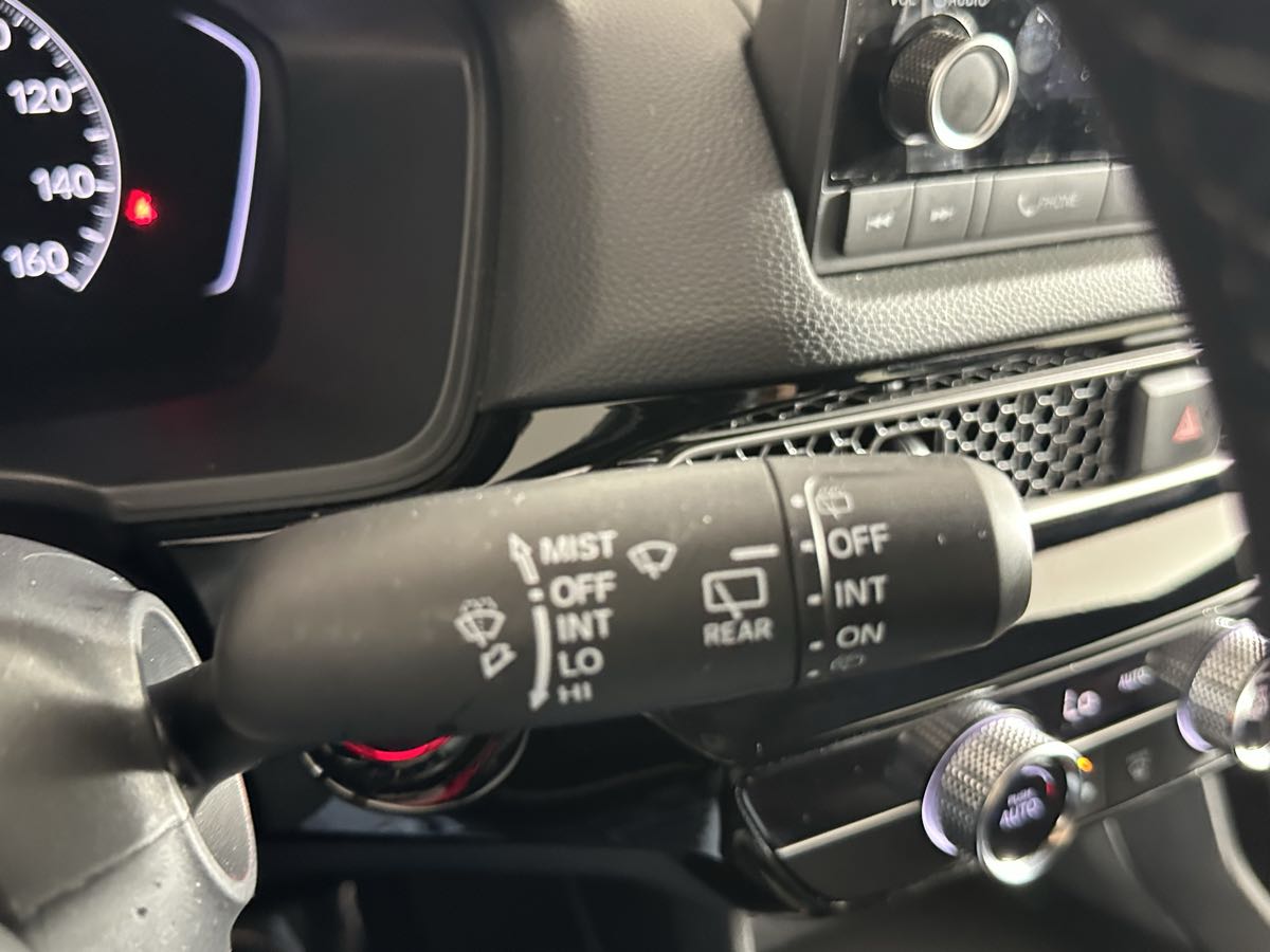 Vehicle image 32 of 43