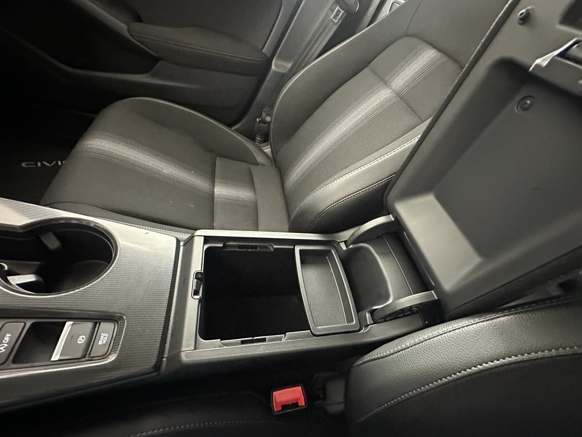 Vehicle image 40 of 43