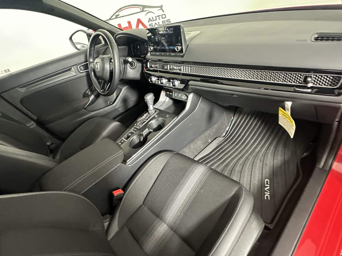 Vehicle image 22 of 43