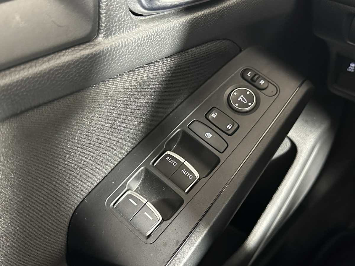 Vehicle image 41 of 43