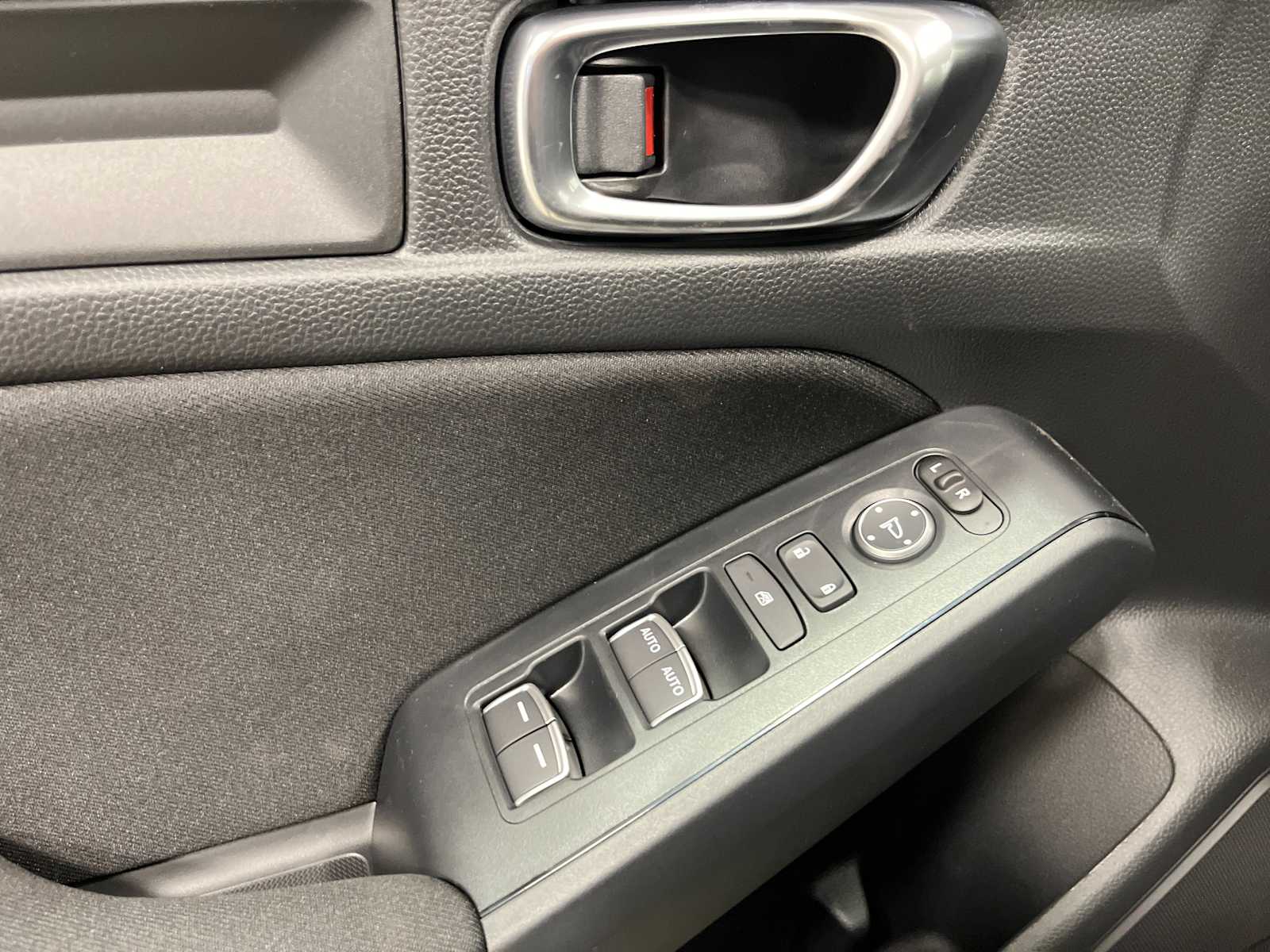 Vehicle image 23 of 25
