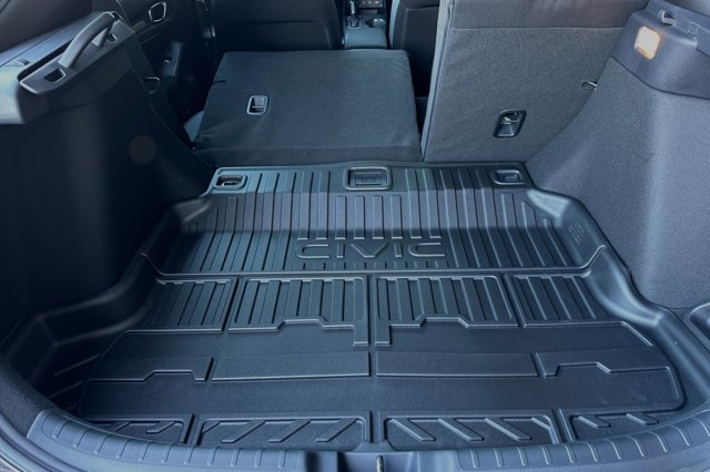 Vehicle image 16 of 26