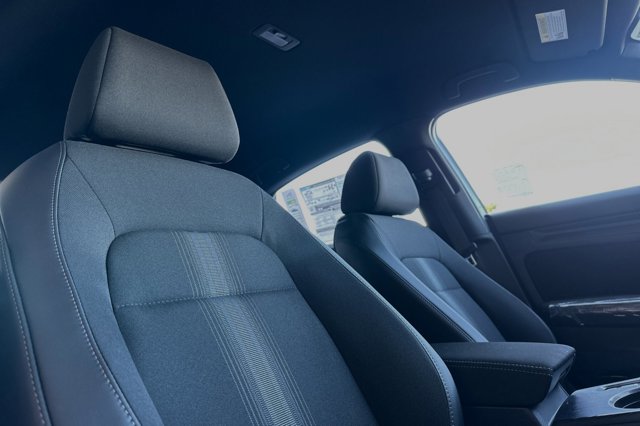 Vehicle image 18 of 26