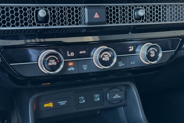 Vehicle image 22 of 26