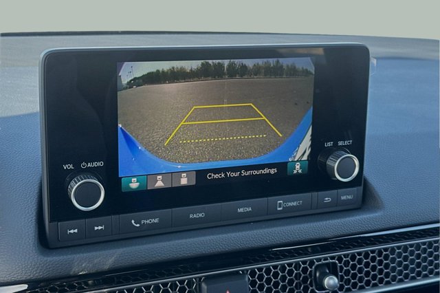 Vehicle image 21 of 26