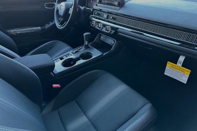Vehicle image 17 of 26