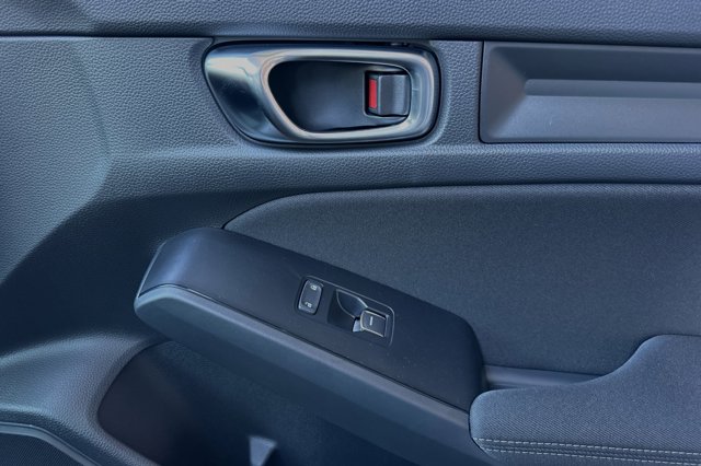 Vehicle image 19 of 26