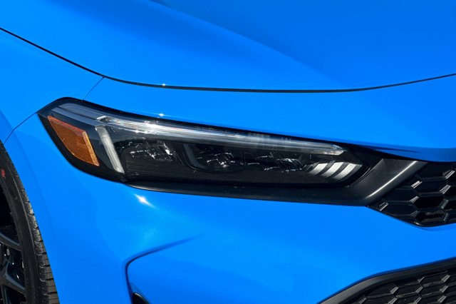 Vehicle image 23 of 26