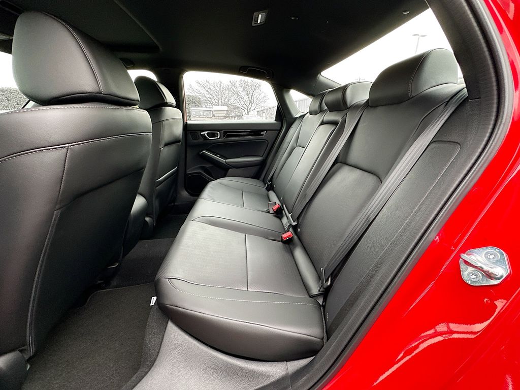 Vehicle image 17 of 23