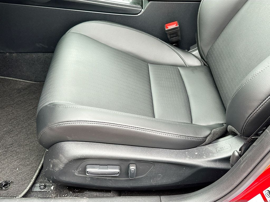 Vehicle image 20 of 23