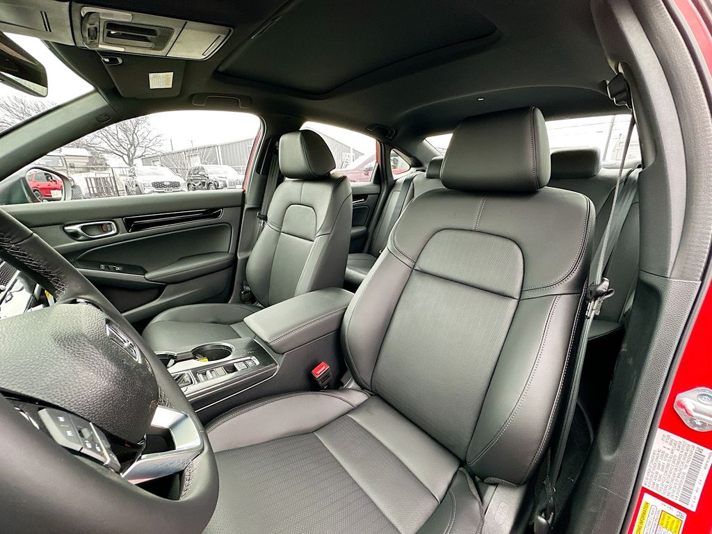 Vehicle image 16 of 23