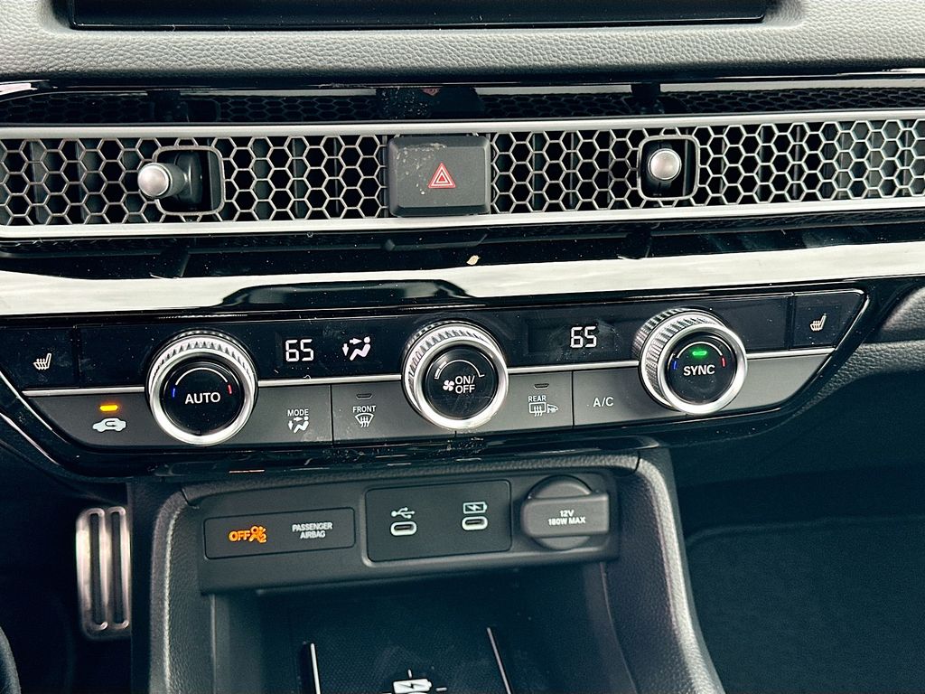 Vehicle image 14 of 23