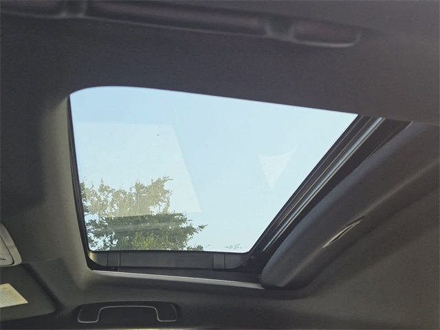 Vehicle image 20 of 25