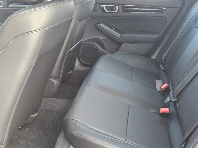 Vehicle image 23 of 25