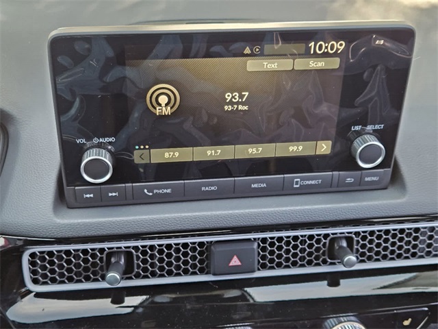 Vehicle image 14 of 26