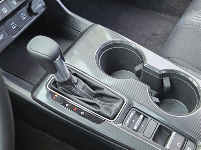 Vehicle image 17 of 26