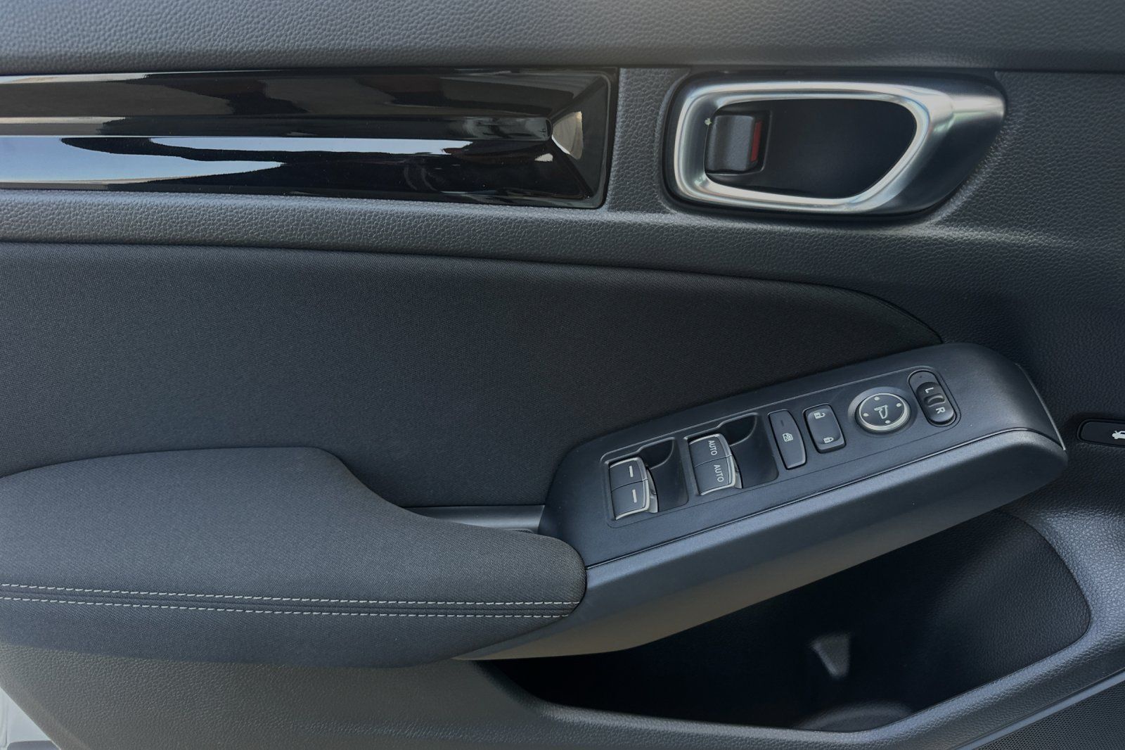 Vehicle image 11 of 31