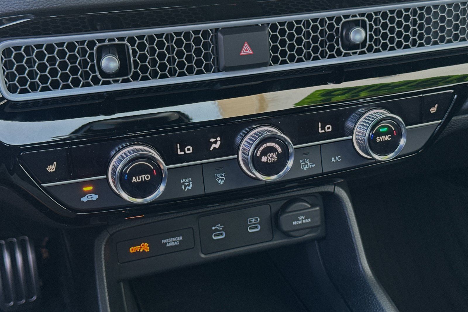Vehicle image 21 of 31