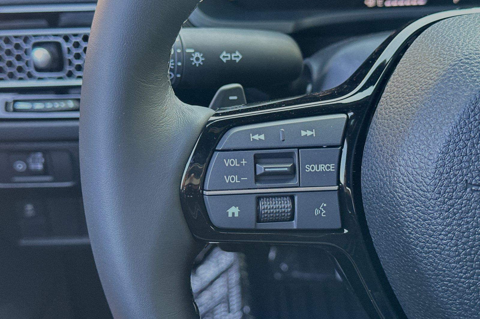 Vehicle image 25 of 31