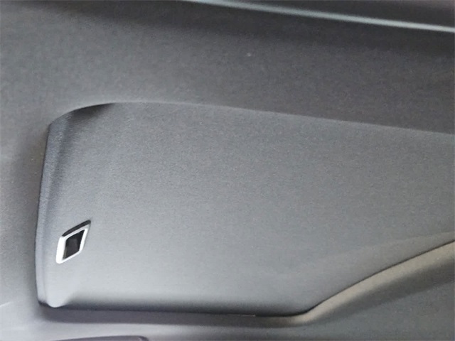 Vehicle image 22 of 26
