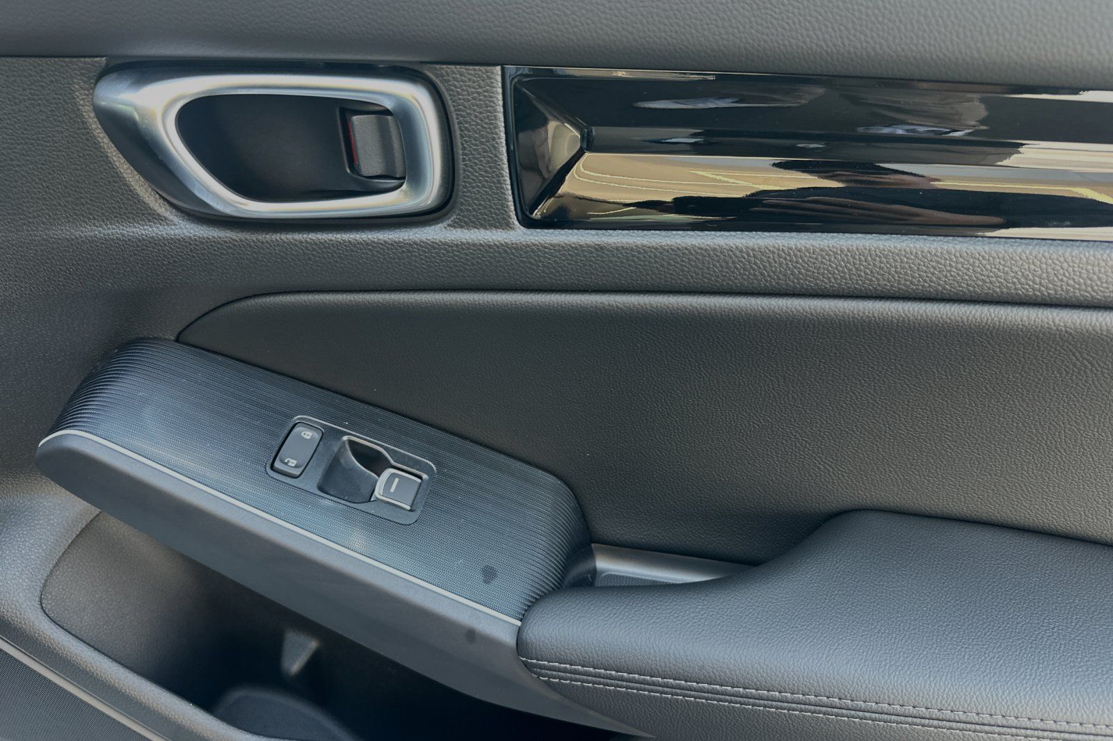 Vehicle image 18 of 30