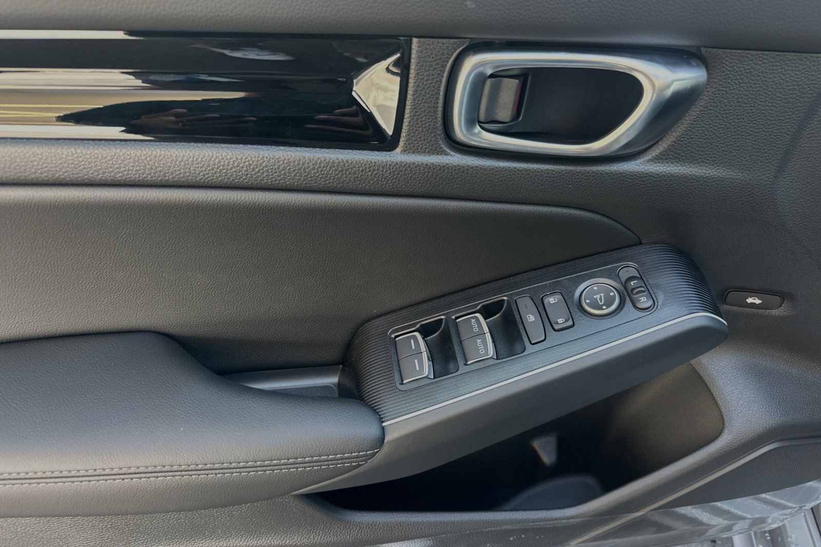 Vehicle image 11 of 30