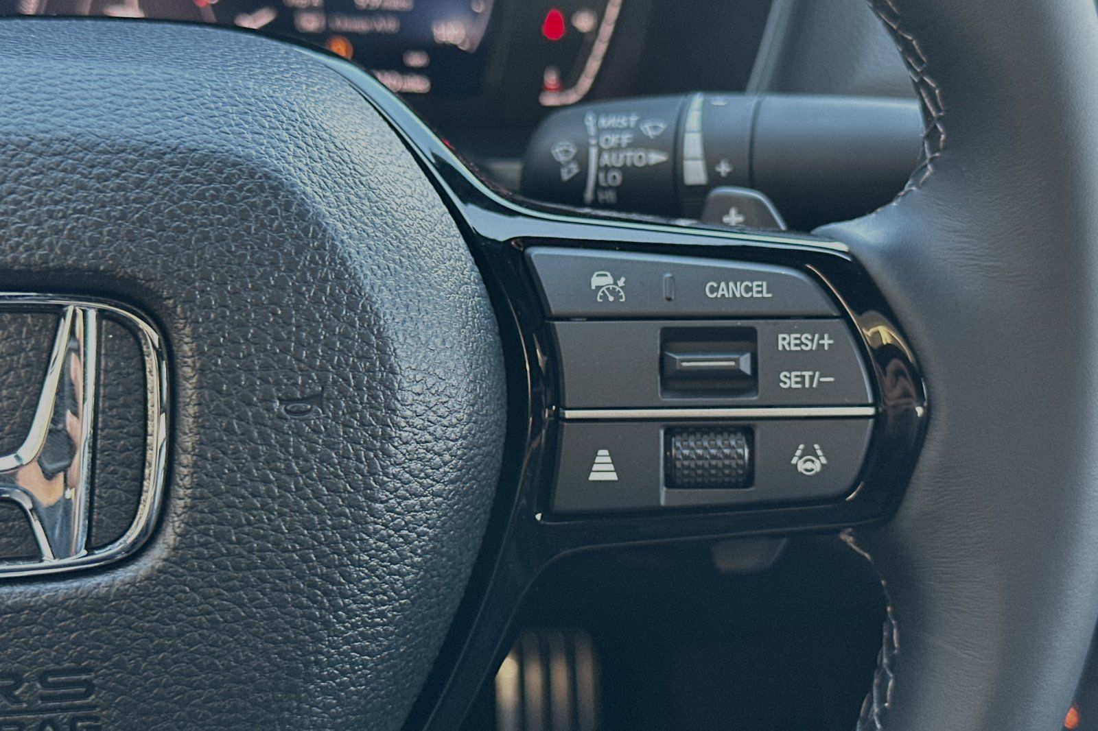 Vehicle image 25 of 30