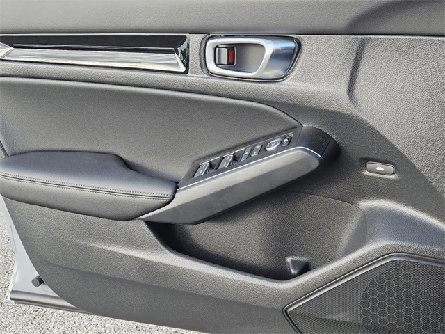 Vehicle image 19 of 25