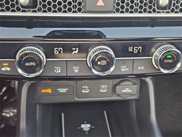 Vehicle image 17 of 25