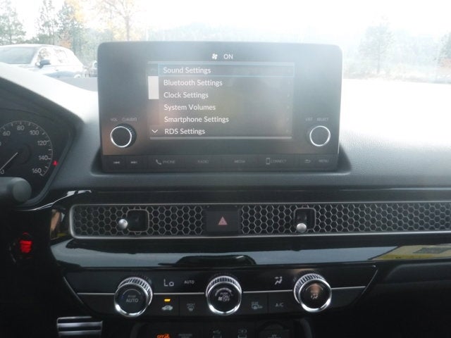 Vehicle image 21 of 23
