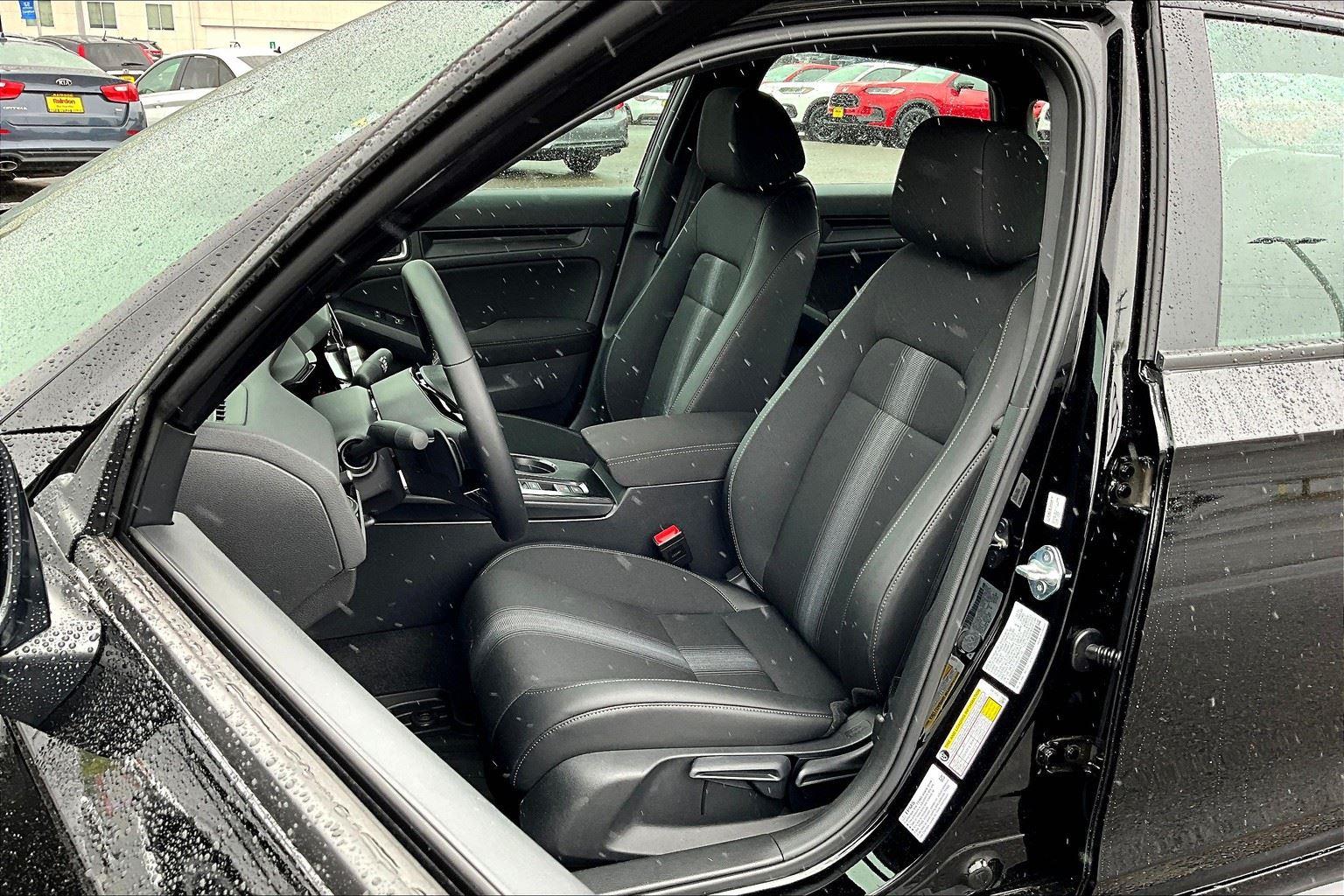 Vehicle image 11 of 26
