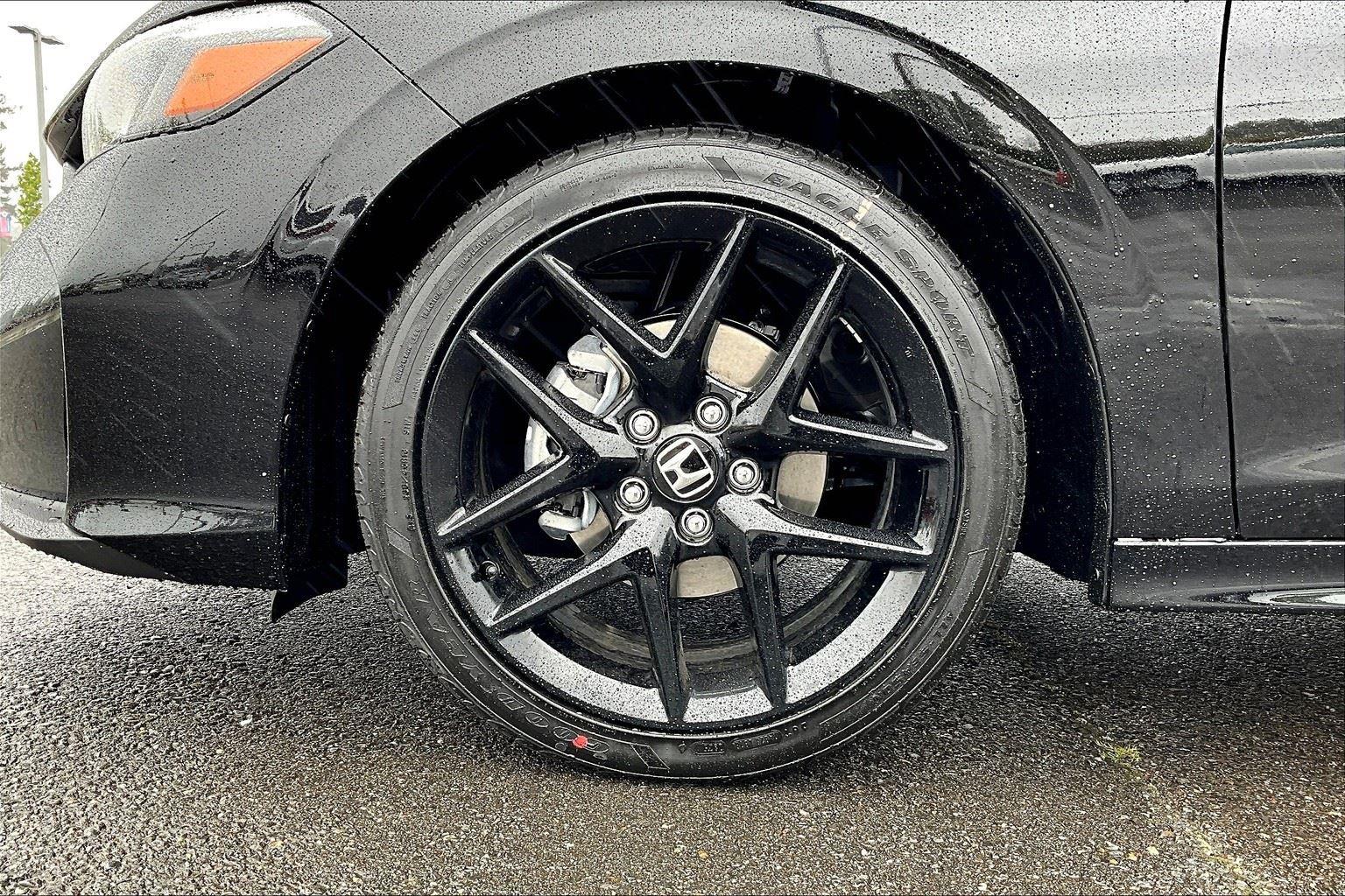Vehicle image 14 of 26